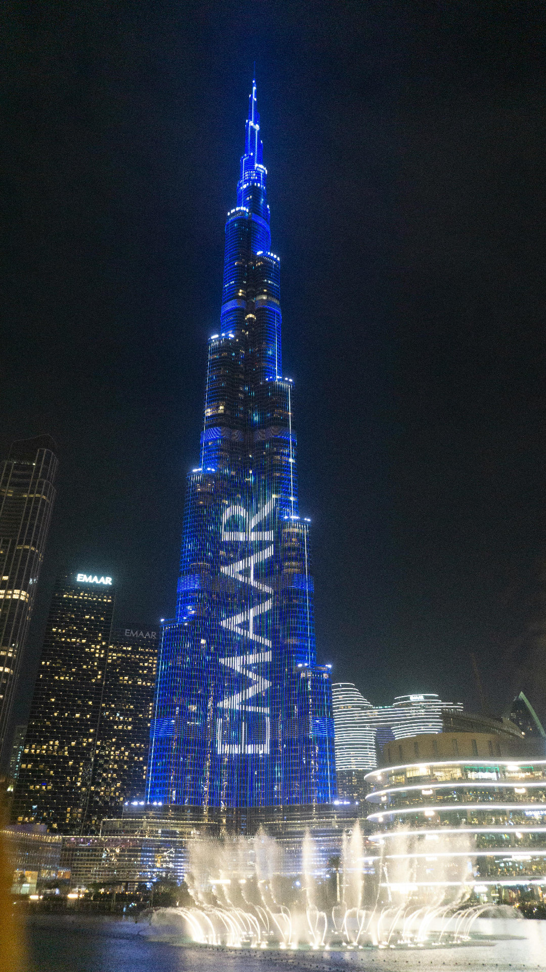 Burj Khalifa iluminado à noite, Dubai